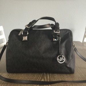 Michael Kors purse never been used